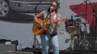 Ruthie Foster - &quot;Singing the Blues&quot; (Live at the 2016 Dallas International Guitar Show)