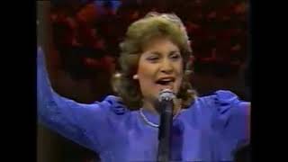 Sandi Patty canta We Shall Behold Him - 1983