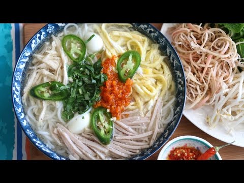 Bun Thang (Vietnamese Noodles Chicken Quail Eggs and Pork Soup) Recipe