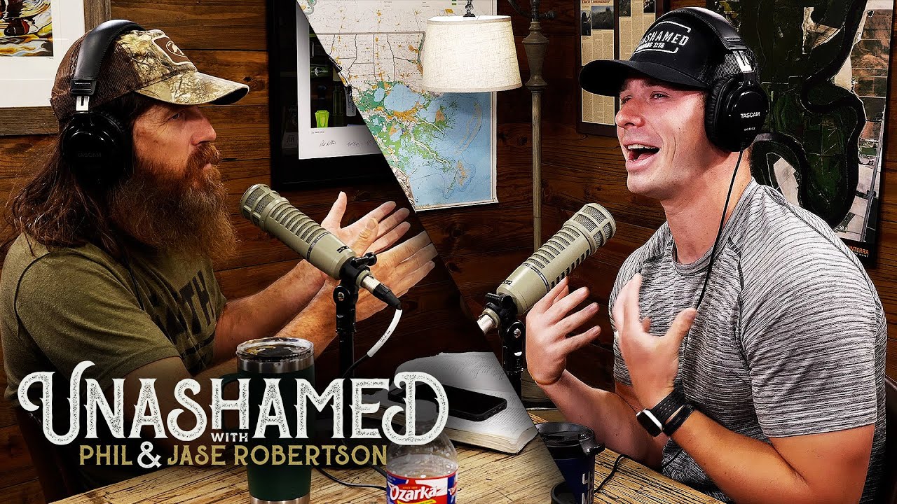 Ep 459 | Sadie Robertson & Christian Huff’s Love Story & Why Phil Really Built His Podcast Studio