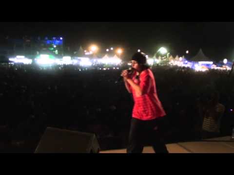YURI BH AO VIVO EM VIÇOSA-40 MIL PESSOAS - DIA 01/10/2011