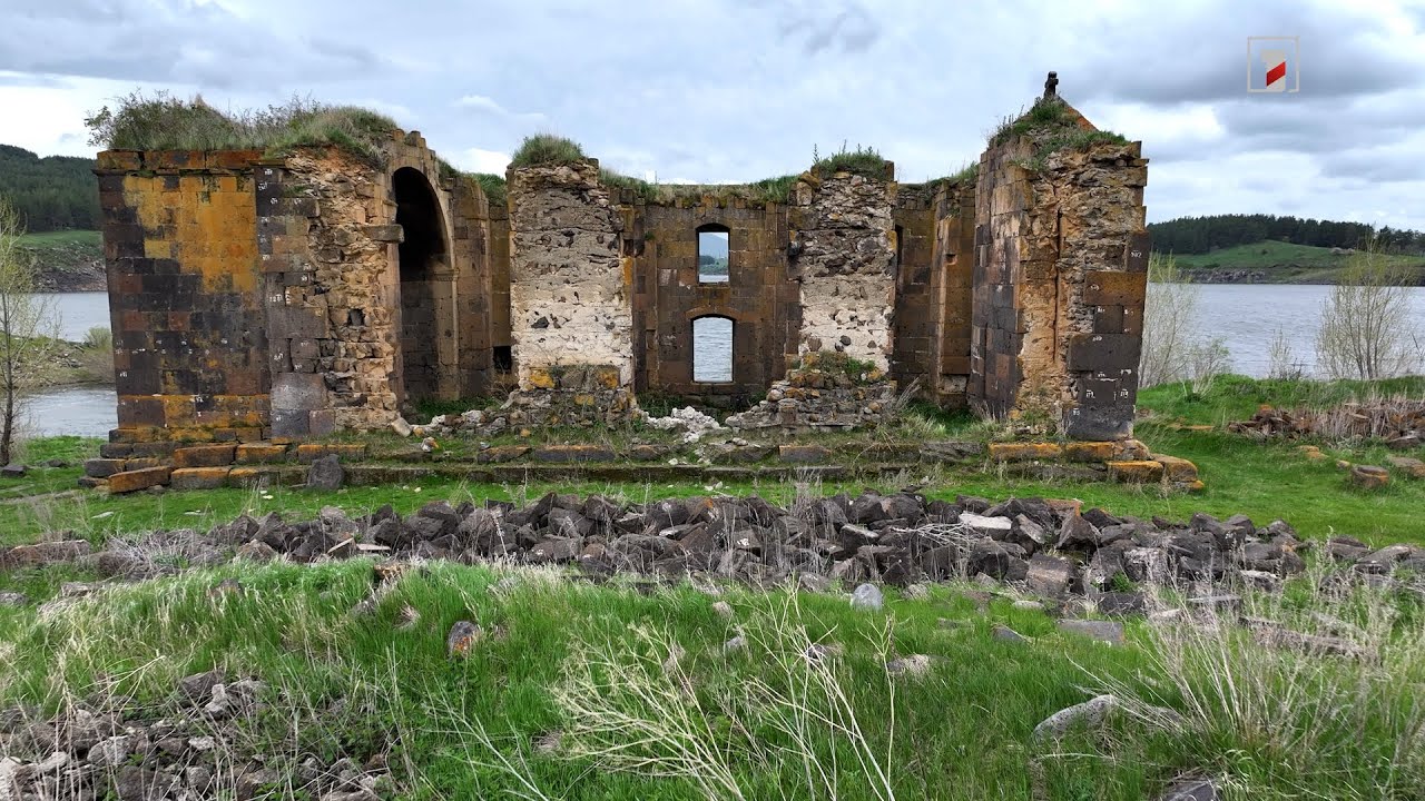 Զովունի գյուղատեղիի հուշարձանախումբը՝ «Բաց երկնքի տակ»