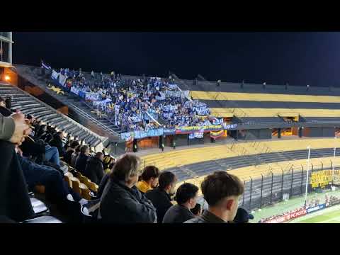Seguidores del Millonarios FC en la victoria 2-0 ante Peñarol en Montevideo 20.04.2023