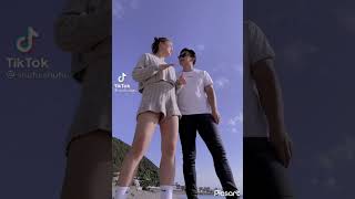 彼女のセクシーな部分を晒す彼氏