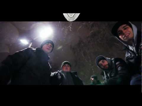 Zad Agolot hroniki: Klupata e dama - Daleko e Amerika dete