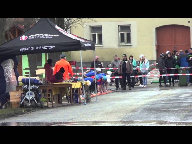 Zdešov, před kulturním domem, 26. 03. 2016