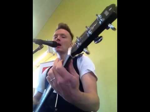 Näin kerran kirjastossa Palokka