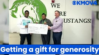 Download lagu Hazelwood teen who paid off student lunch debts receives special surprise mp3 Download lagu Hazelwood teen who paid off student lunch debts receives special surprise mp3