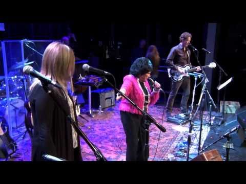 Wanda Jackson - "Riot In Cell Block #9" (eTown webisode #545)