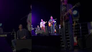 Eddie Vedder, Adam Sandler y Judd Apatow - Let My Love Open the Door (Pete Townshend cover)