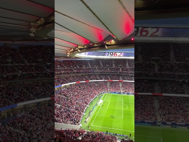 Vídeo relacionado con Sverigemotiv.se Póster de la Premier League Arena (Atlético Madrid, Wanda Metropolitano, 40 x 50 cm)