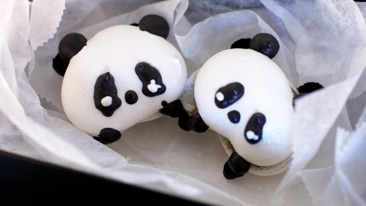 Making a Macaron (Mines N' Crafts)