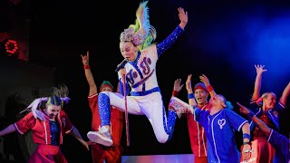 JoJo Siwa Performs &quot;High Top Shoes&quot; Live in NYC!