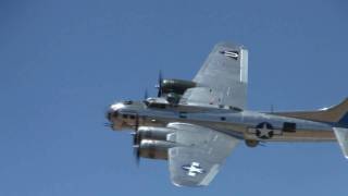 preview picture of video 'B-17 Sentimental Journey Arrival Fly-by at Prescott, AZ'