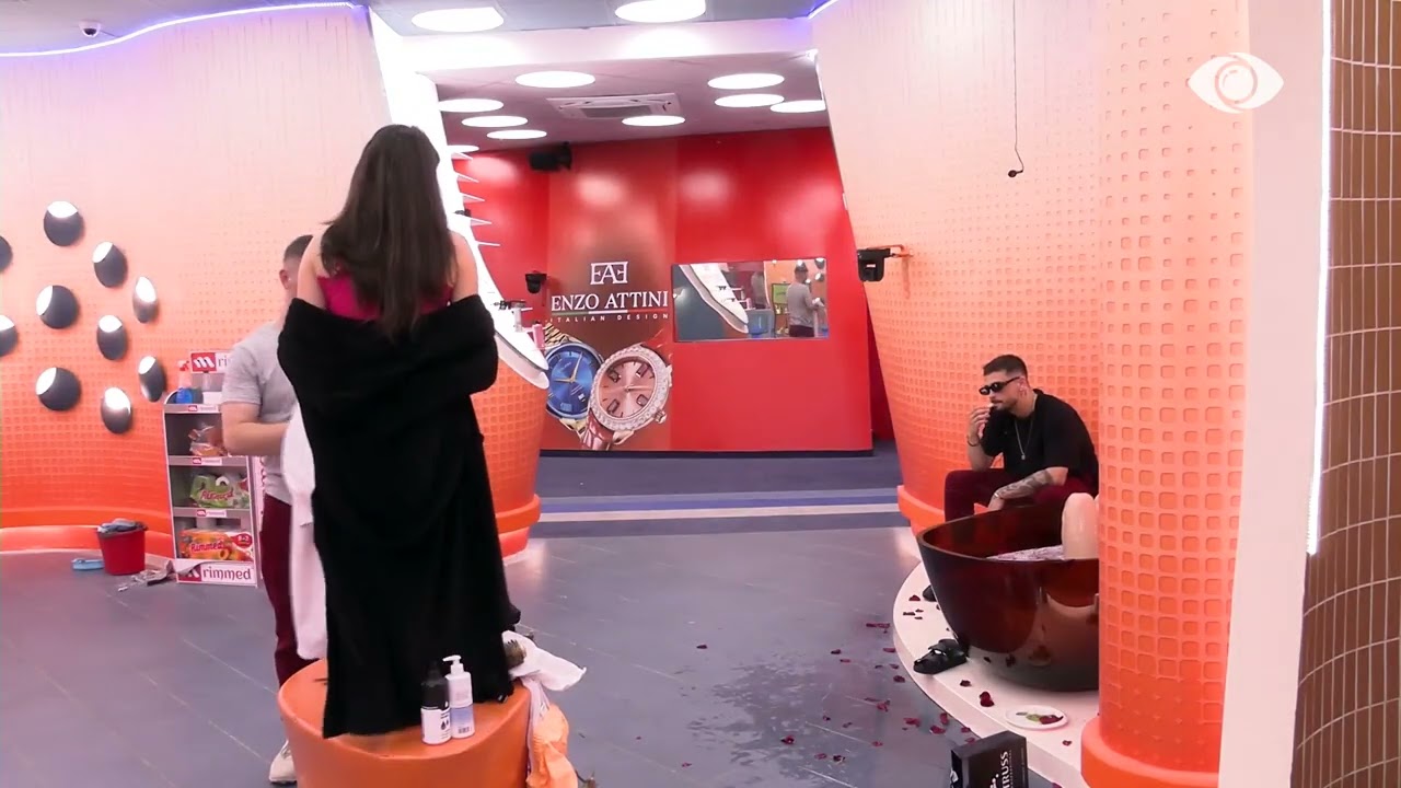 “Dëgjova këngën”/ Miri shkon te tualeti dhe largohet kur shikon Gimbon, Selin dhe Shëndritin