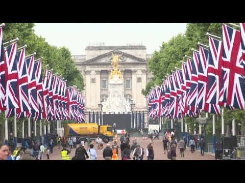 Londra, royal fan già accampati per il Giubileo di Platino