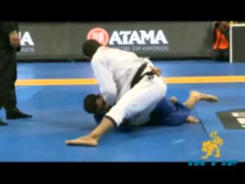 Lucas Leite - Half Guard: Transition to Outside Leg Trap and Knee Torque