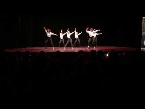 Feminine vibe Hungry Eyes Ackes Dansskola uppvisning ht19