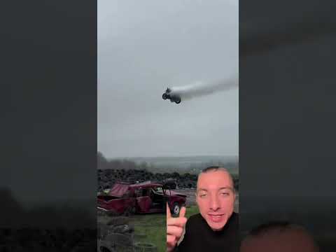 Une moto à plus de 20 000 € s’envole dans le ciel ! 🏍️😱 Crédit IG : chebotarev_evgeny