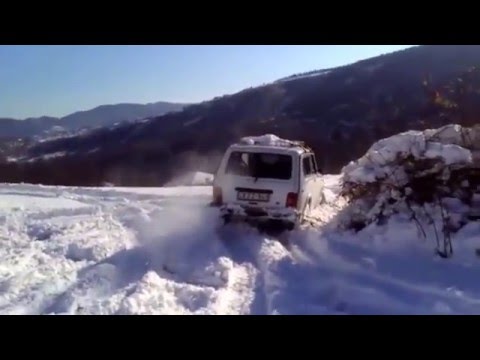 Lada Niva 1.7 in heavy snow, Extreme offroad 4x4!