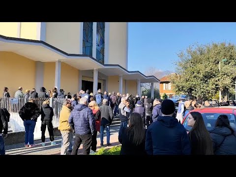 In centinaia per l'ultimo saluto a Lorenzo Molitierno