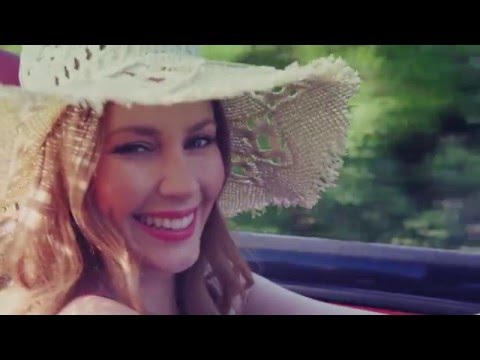 CRVENA JABUKA FEAT. KLAPA PUNTAMIKA - MALA MOJA DALMATINKO (OFFICIAL VIDEO)