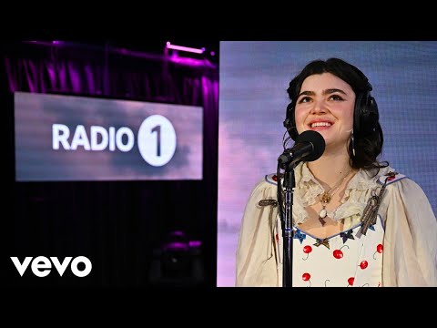The Last Dinner Party - One Of Your Girls (Troye Sivan Cover) in the Live Lounge
