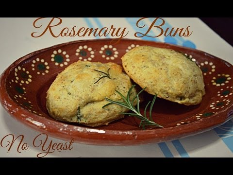 Bollos de Romero sin Levadura/ Rosemary Buns, No Yeast