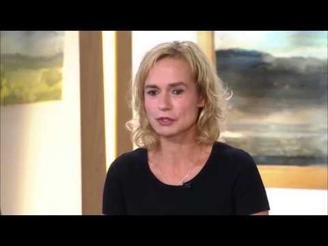 Sandrine BONNAIRE disant qu'elle s'est "embourgeoisée" - Thé ou Café - 02/10/2016