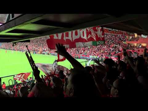 "El que no brinque es un tigre m@ric0n " Barra: La Perra Brava &bull; Club: Toluca &bull; País: México