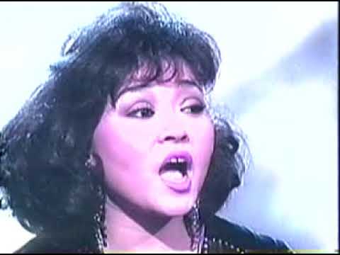 Thể hiện bởi Hương Lan
