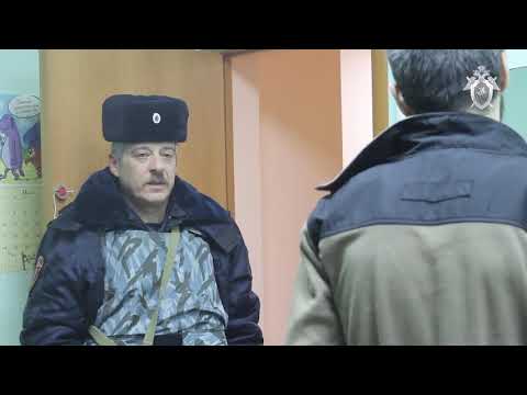 После зверской расправы над ребенком в Нарьян-Маре к забору детсада несут цветы и игрушки