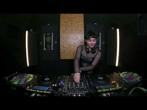 Claudia Sapienza - Dj set - 261 - Riöt.scampia