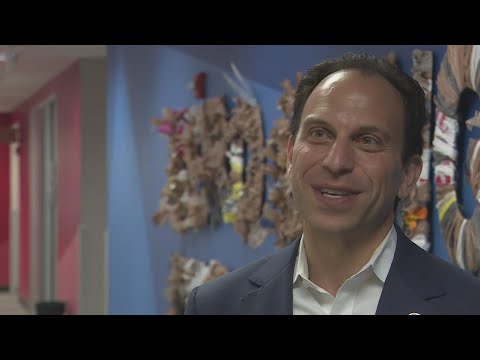 Louisville mayor featured in Netflix Ohio Valley Wrestling docuseries