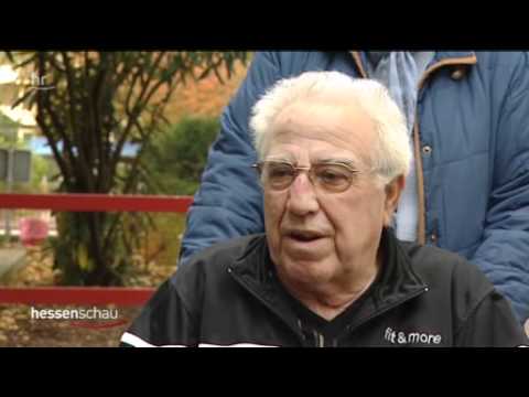 Wildschwein greift Menschen an