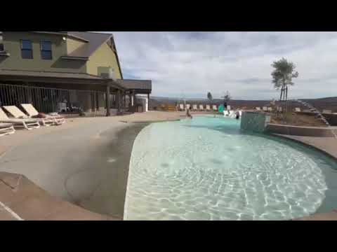 wade-in section of the pool