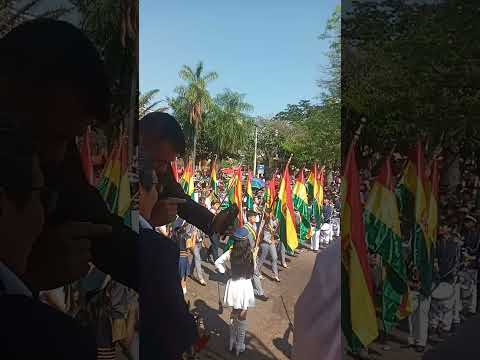 DESFILE 6 DE AGOSTO 2023: UE CASTULO CHAVEZ ( PARQUE URBANO ) , TE SALUDA YAMILE LA PROPIA