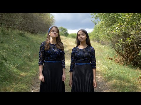 Larisa & Mirela Lungu - Pribeag azi prin lumea de chin si dureri