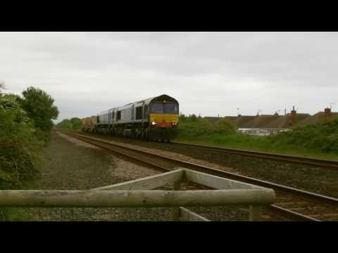 Prestatyn 25.5.2016 - DRS 66303 & 66424 on Valley flasks - Class 66