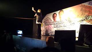 preview picture of video 'Ceramah Anwar Ibrahim di Parit Raja (part 1) 01/12/12'