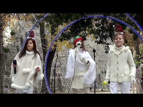 Zlata Jurišić, Veronika Munitić i Roko Sedlar - Here comes Santa Claus