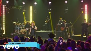 Reba McEntire - Turn On The Radio (Outnumber Hunger Concert)