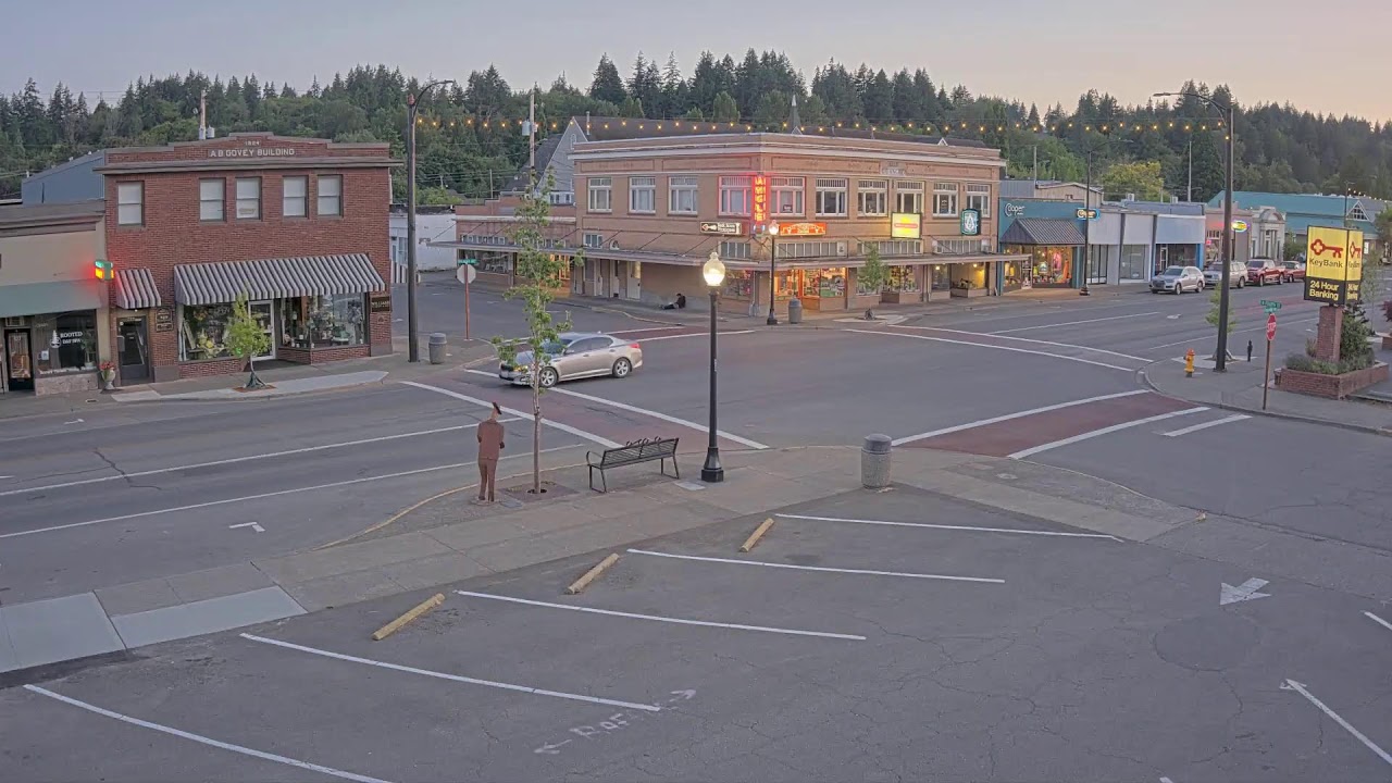 Live webcam view of Downtown Shelton 4th & Railroad Intersection