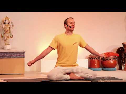Yogastunde Mittelstufe "Variationen" mit Adrian - Yoga Vidya Live,  17.03.2022, 09:15 Uhr