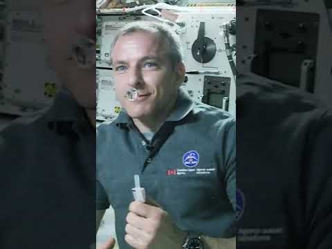 How Astronaut Drink Water In Space? Let's Find It Out!👨‍🚀 #shorts
