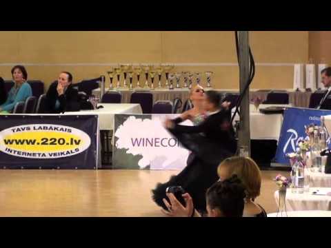 Latvian Standart Championship 2011 Everts Gulbis - Elīna Kalvāne 1.4fin viennese waltz.wmv