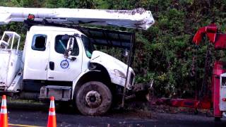 preview picture of video 'PUD BUCKET TRUCK ROLLOVER'