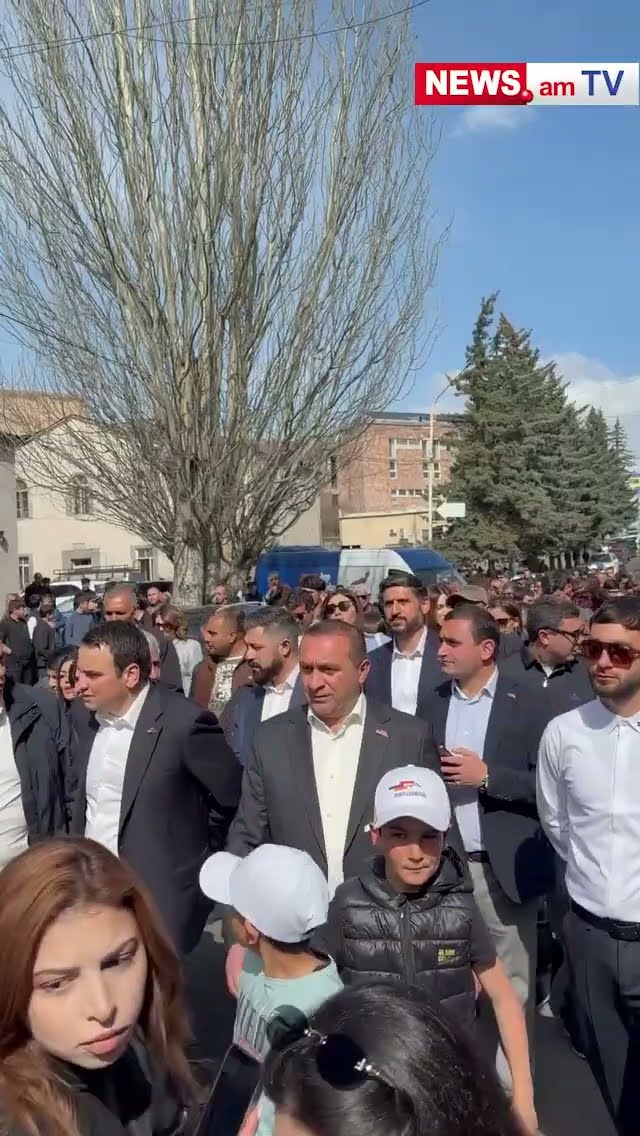 Չարենցավանում աղուհացով են դիմավորել Նարեկ Կարապետյանին