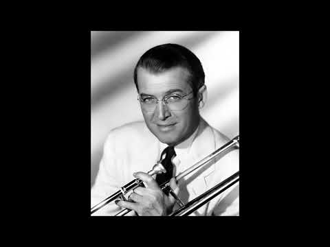 L/CAA -  Tuxedo Junction   (do filme "Música e Lágrimas")