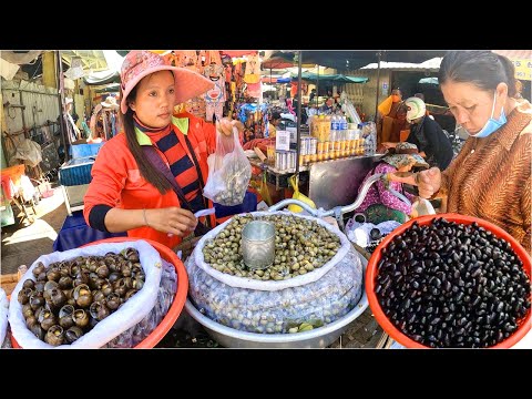 Crowded Chbar Ampov Market and lots of delicious food on the streets in Phnom Penh, Cambodia